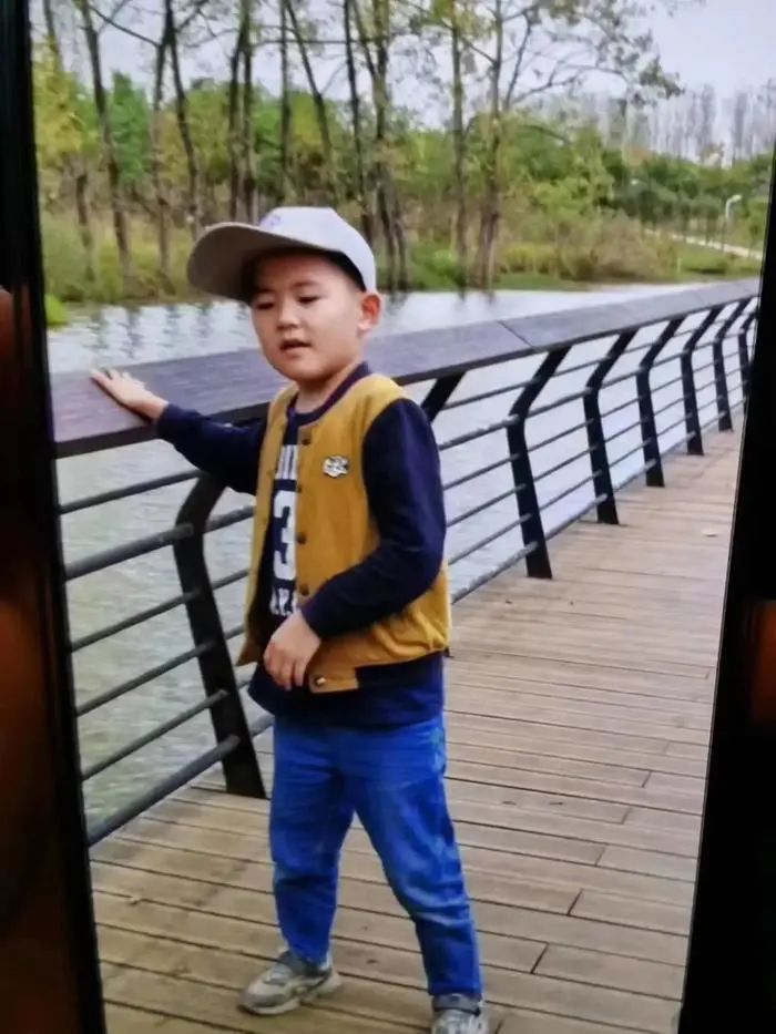 DƬ
